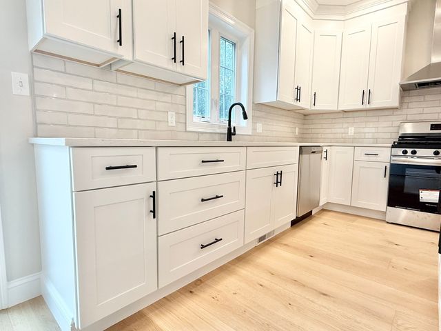 33 Tyng Road, Tyngsborough, MA 01879
