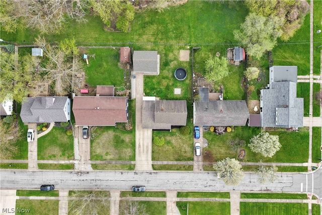 4905 Madison Avenue, Sheffield Lake, OH 44054
