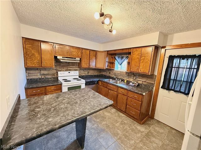 4254 Harrison Street, Bellaire, OH 43906