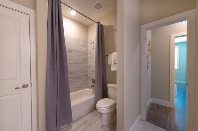 1620 Oak Tree Drive 3103, Houston, TX 77080