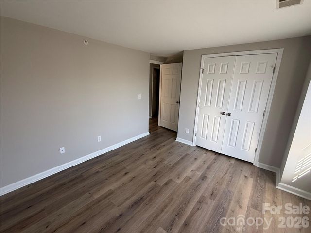 1604 Arlyn Circle J, Charlotte, NC 28213