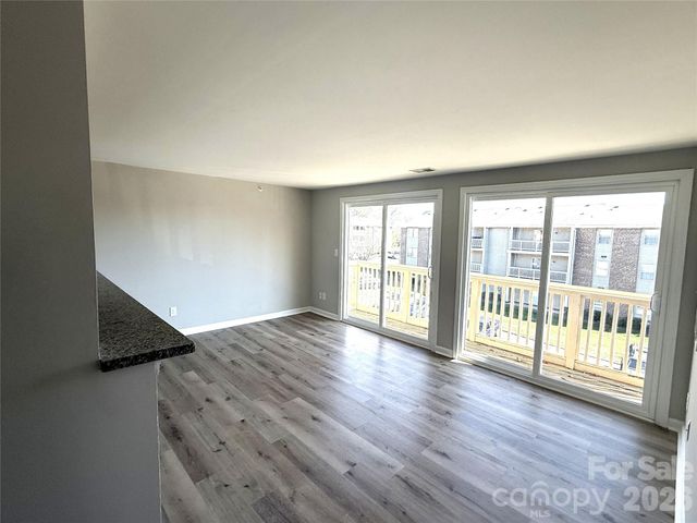 1604 Arlyn Circle J, Charlotte, NC 28213