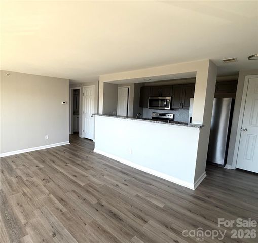 1604 Arlyn Circle J, Charlotte, NC 28213