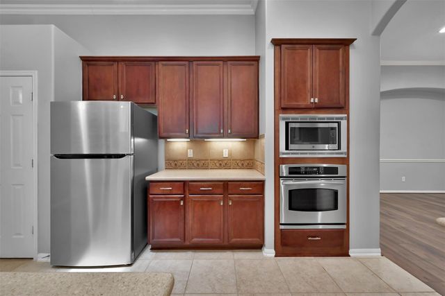 7 S Hawthorne Hollow Circle, Conroe, TX 77384