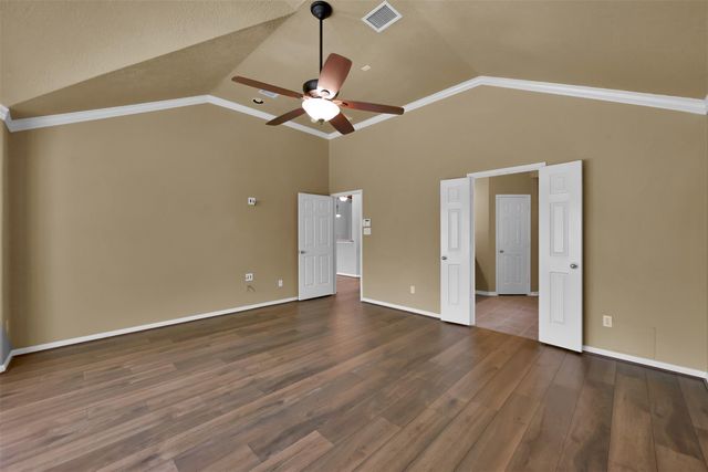 7 S Hawthorne Hollow Circle, Conroe, TX 77384