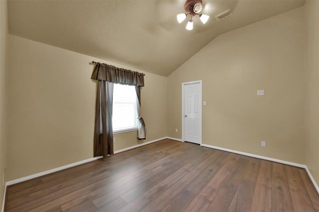 7 S Hawthorne Hollow Circle, Conroe, TX 77384