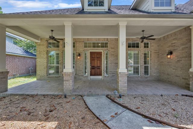 7 S Hawthorne Hollow Circle, Conroe, TX 77384