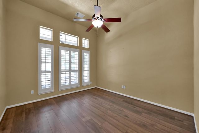 7 S Hawthorne Hollow Circle, Conroe, TX 77384