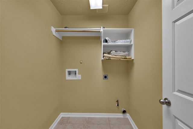 7 S Hawthorne Hollow Circle, Conroe, TX 77384