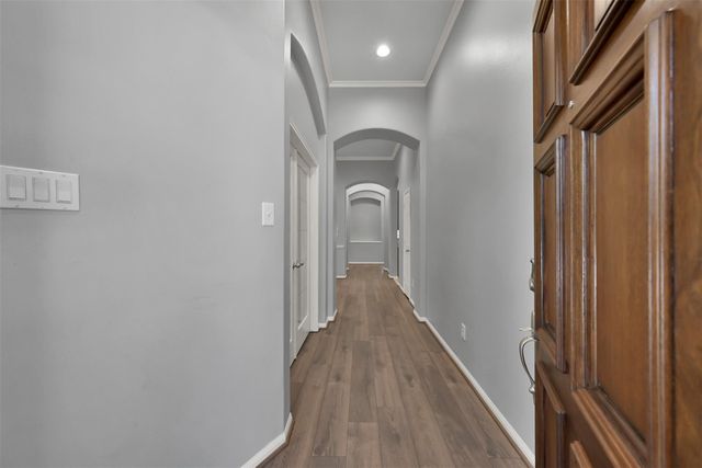 7 S Hawthorne Hollow Circle, Conroe, TX 77384