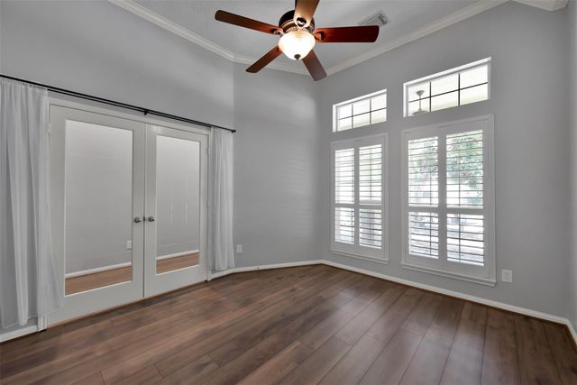 7 S Hawthorne Hollow Circle, Conroe, TX 77384