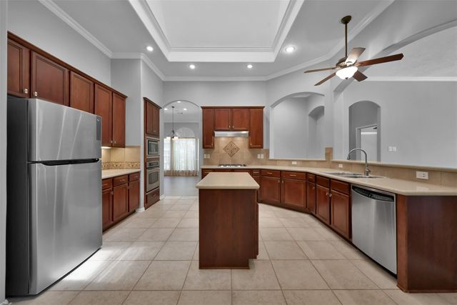 7 S Hawthorne Hollow Circle, Conroe, TX 77384