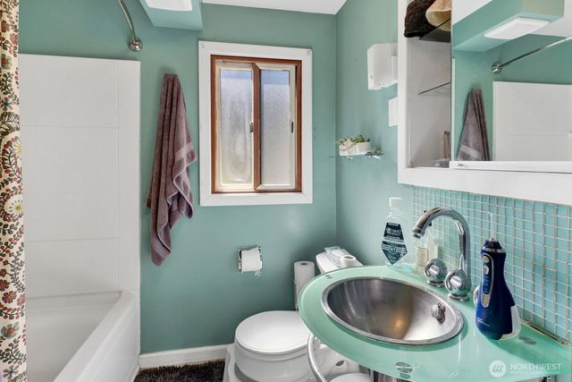 2070 Fairhaven Avenue, Bellingham, WA 98229