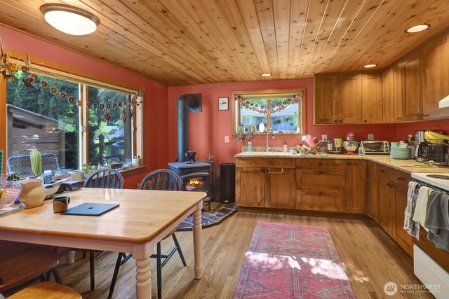 2070 Fairhaven Avenue, Bellingham, WA 98229