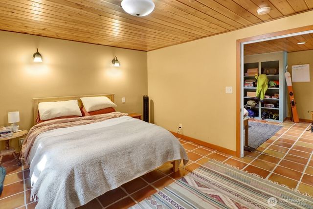 2070 Fairhaven Avenue, Bellingham, WA 98229