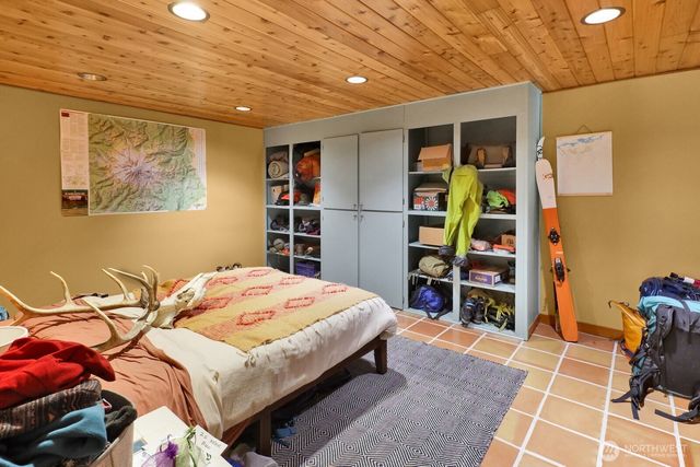 2070 Fairhaven Avenue, Bellingham, WA 98229