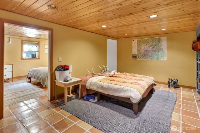 2070 Fairhaven Avenue, Bellingham, WA 98229