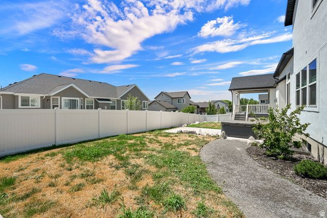 1568 E CHERRY LN, Layton, UT 84040