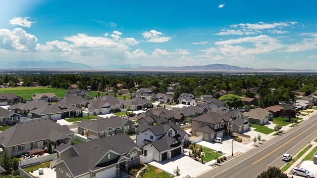 1568 E CHERRY LN, Layton, UT 84040