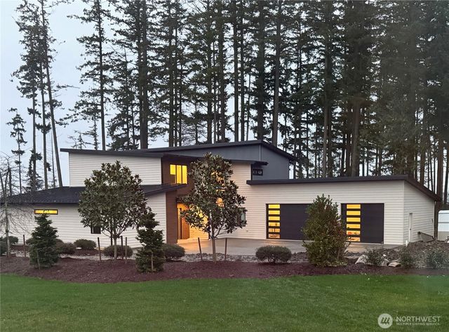 12915 Waterview Lane, Mount Vernon, WA 98273
