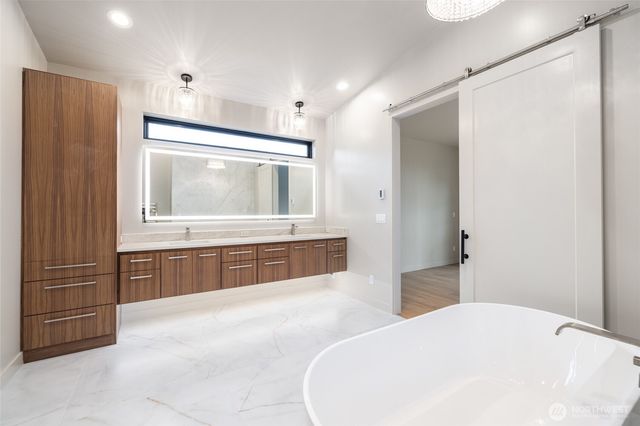12915 Waterview Lane, Mount Vernon, WA 98273