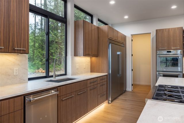 12915 Waterview Lane, Mount Vernon, WA 98273