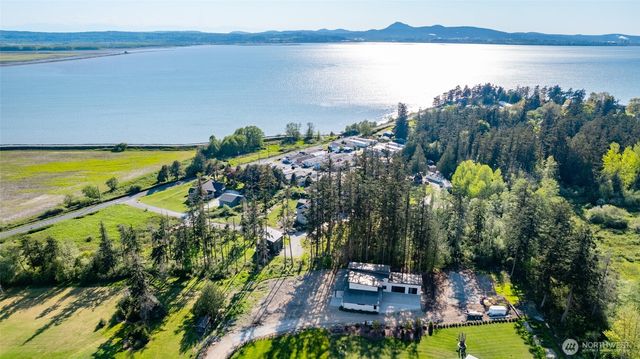 12915 Waterview Lane, Mount Vernon, WA 98273