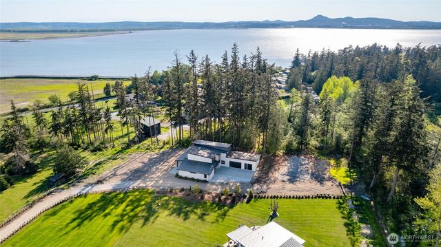 12915 Waterview Lane, Mount Vernon, WA 98273