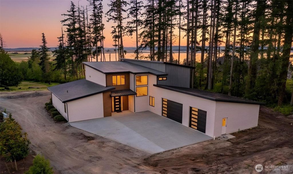 12915 Waterview Lane, Mount Vernon, WA 98273