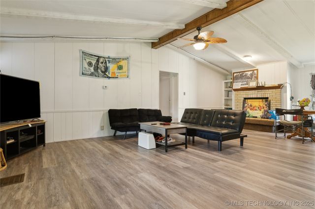 8683 N 436 Road, Hulbert, OK 74441