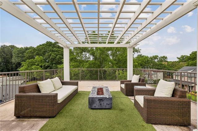301 Canton Way, Roswell, GA 30075
