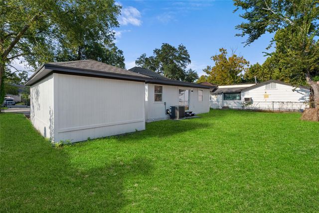 607 3rd Street, Humble, TX 77338