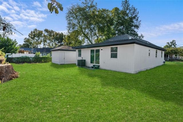 607 3rd Street, Humble, TX 77338