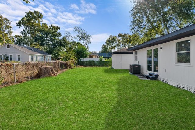 607 3rd Street, Humble, TX 77338