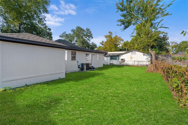 607 3rd Street, Humble, TX 77338