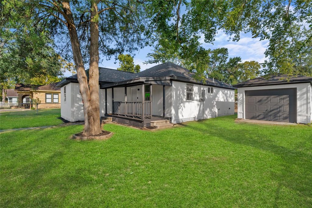 607 3rd Street, Humble, TX 77338