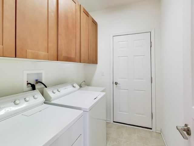 2594 Venetian Lane, Elgin, IL 60124