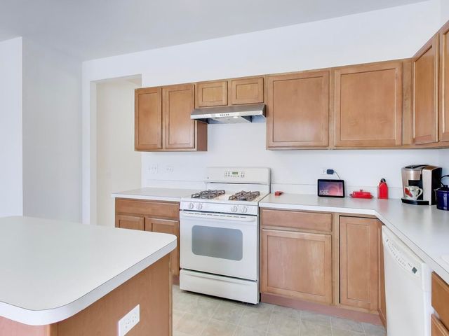 2594 Venetian Lane, Elgin, IL 60124