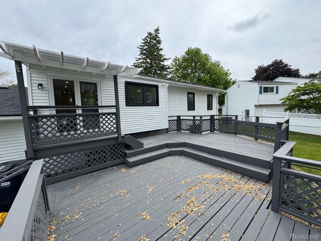 42811 WILMINGTON Drive, Sterling Heights, MI 48313