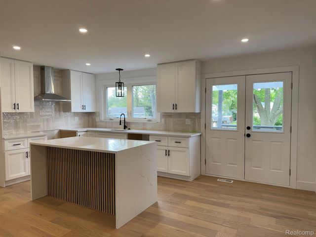 42811 WILMINGTON Drive, Sterling Heights, MI 48313