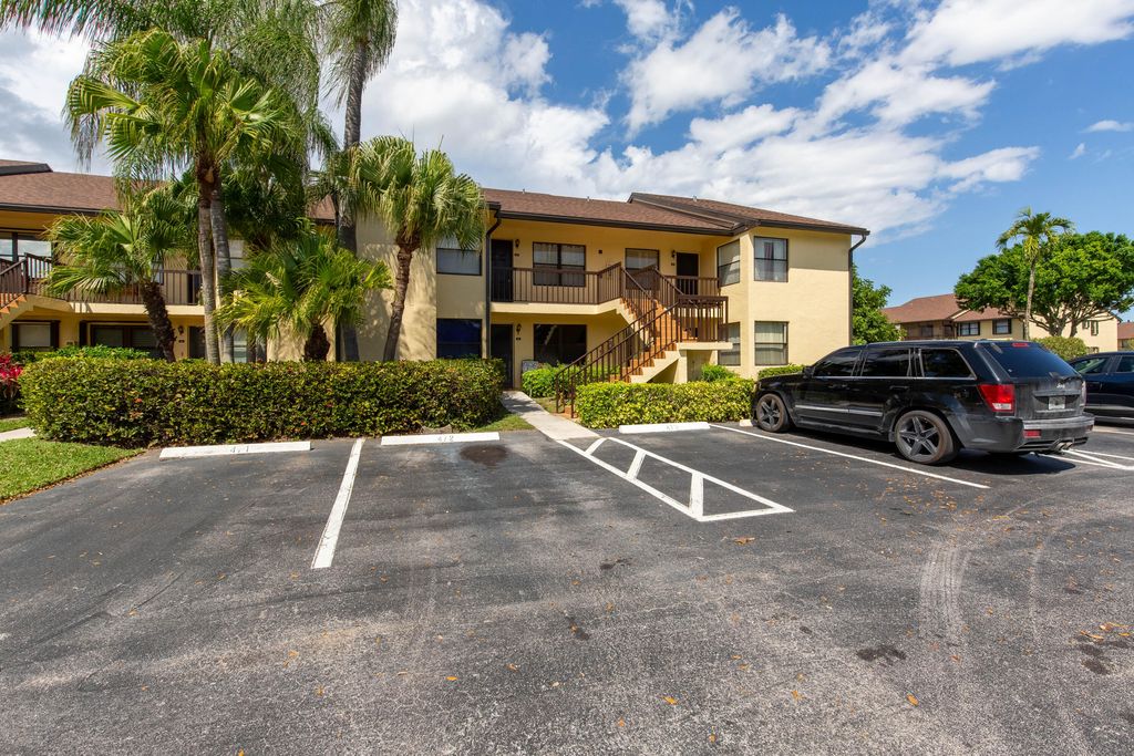 4715 Lucerne Lakes Boulevard E 205, Greenacres, FL 33467