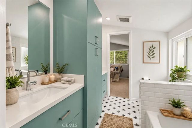 5931 Maury Avenue, Woodland Hills, CA 91367