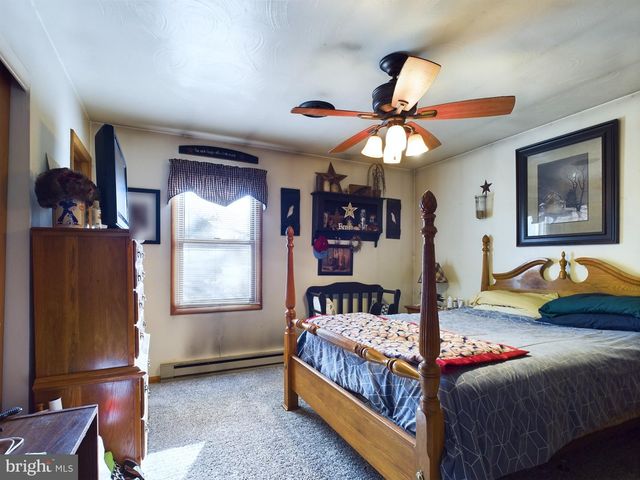 2440 BROUGHER LN, York, PA 17408