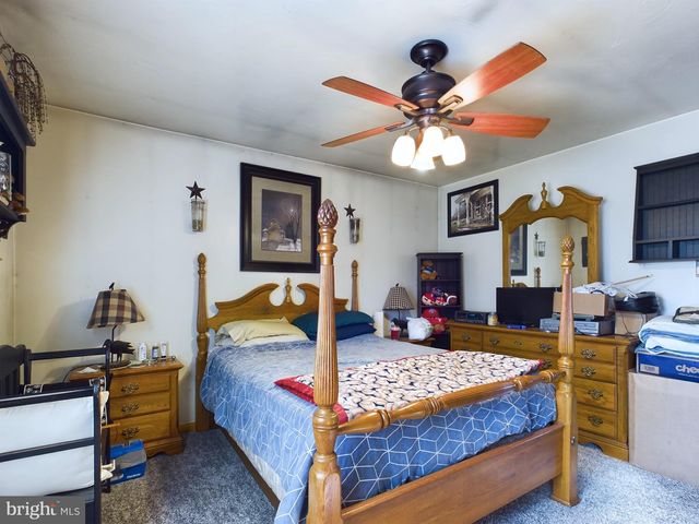 2440 BROUGHER LN, York, PA 17408