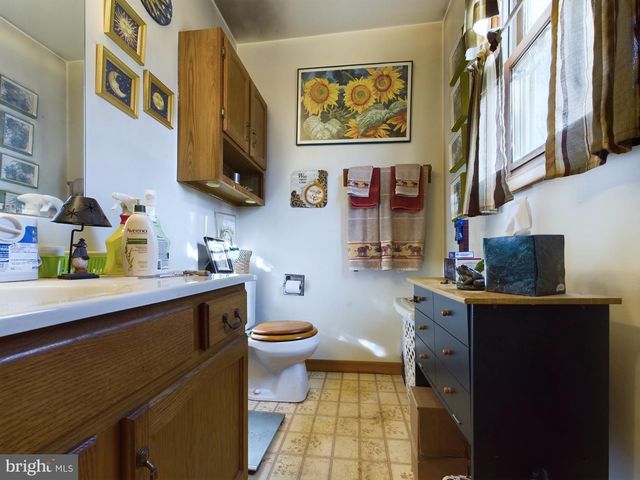 2440 BROUGHER LN, York, PA 17408