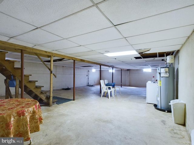 2440 BROUGHER LN, York, PA 17408