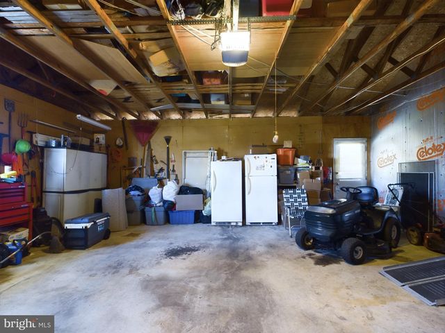 2440 BROUGHER LN, York, PA 17408