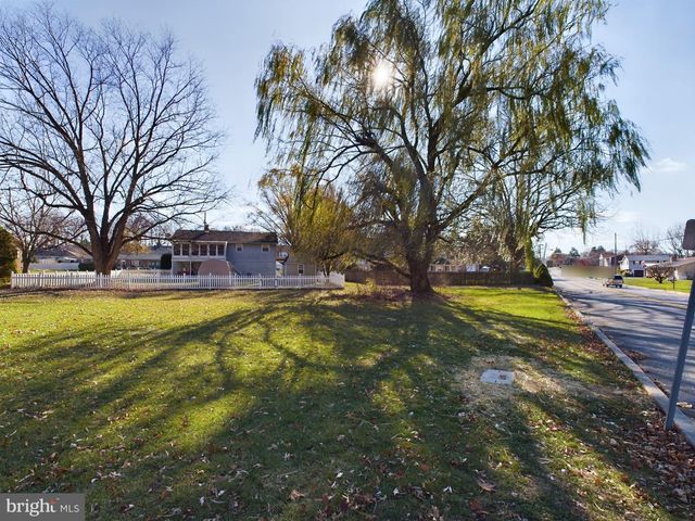 2440 BROUGHER LN, York, PA 17408