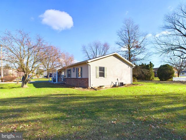 2440 BROUGHER LN, York, PA 17408