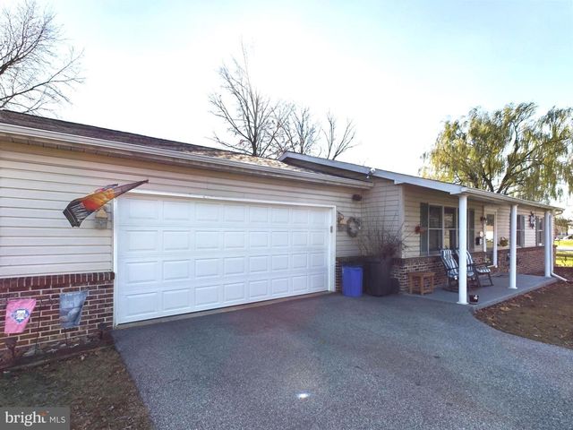 2440 BROUGHER LN, York, PA 17408